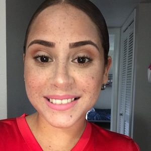 Meet your Posher, Amaryllis